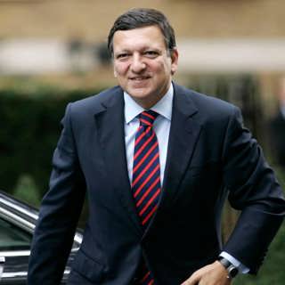 José Manuel Barroso försvarar EU-inbjudan till Mugabe