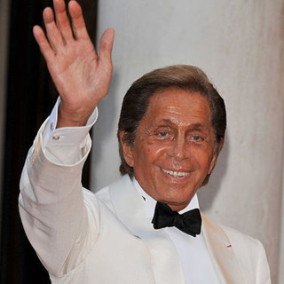 Italian fashion designer Valentino dies aged 93 🕊️