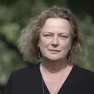 Lena K Samuelsson försvarar kritiserad Guillou-kolumn, alt-tech världen utmanar Google och Meta, Magnus Bard – den siste tidningstecknaren?