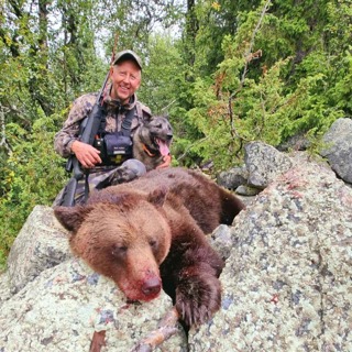 Elg, bjørn og sporarbeid med Rolf Harald "Ruffen" Østmoe