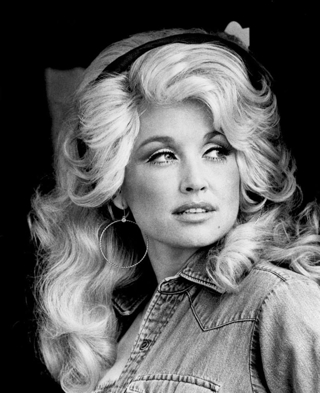 Dolly Parton: Sylskarp blondine