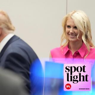 Vem är kvinnan som är klistrad vid Trumps sida?