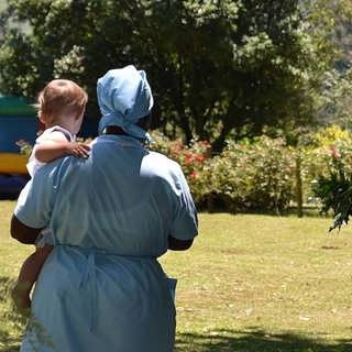 Barnflickan får kärnfamiljen att darra