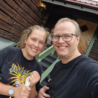 Svenska kyrkan alltså, men är du inte frikyrklig Gabriella? Gabriella är nu konfirmerad.