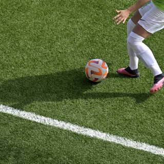 Sitter fotbollsjournalister i spelaragenternas knä?