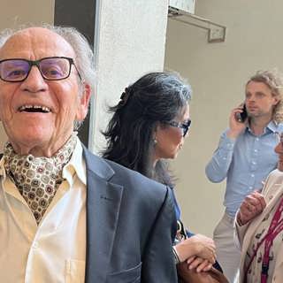 100-årige nobelpristagaren: ”Mitt hjärta slår för dem som inte passar in” (R)
