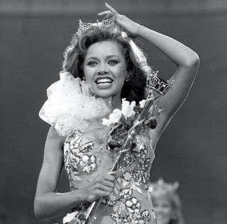 159: Vanessa Williams, Whitney Houston and Hollywood’s Misogynoir Problem (Make Me Over, Episode 8)