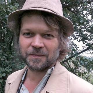 Geologin i Bodagrottorna och
fågelskådning som skönlitteratur