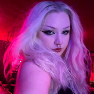 A KILLING CROSSDRESSER, THE NOTION OF TRANS AND 80'S REFERENCES