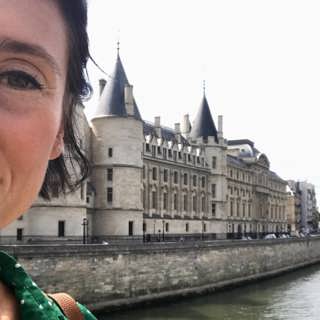 Ett franskt bi med kontakter: Marie Nilsson Boij, Paris