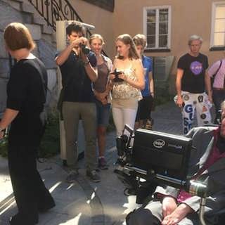 Stephen Hawking väckte de svarta hålens svåra frågor