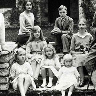 34. Mitford systrarna del 1 – En aristokratisk idyll med ideologiska sprickor