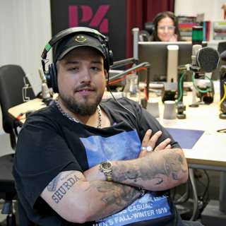 Anis Don Demina: Jag har en "gisslan" på kontoret