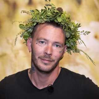 Förtalsutredning efter bråk med Sveriges största youtubers, Marcus Oscarssons mediekritik får kritik, SvD backar efter felaktig ubåtsrubrik