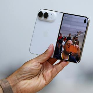 Pricey oil, GOP convention and a folding iPhone (Update)
