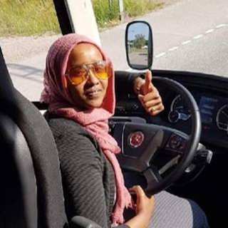 Abaalmarinta suugaanta Nobelpris-ka oo baaqatay, Ninka caanka ku ah howlaha dhaqanka ayaa racfaan qaatay iyo Fatxi oo noqotay darawal bas