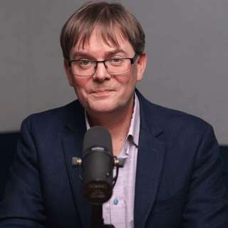 Interview: Orlando Wood, author of Lemon and Look Out, on why showmanship beats salesmanship