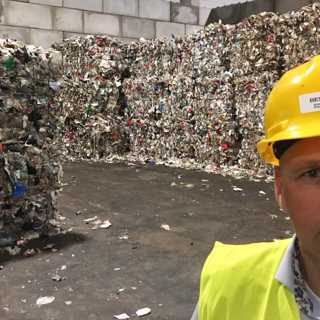 Svårt få gammal plast att bli till ny plast
