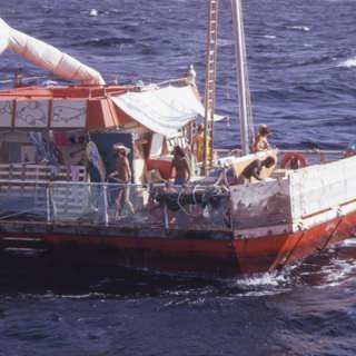 Kan trängsel på en flotte bidra till fred?