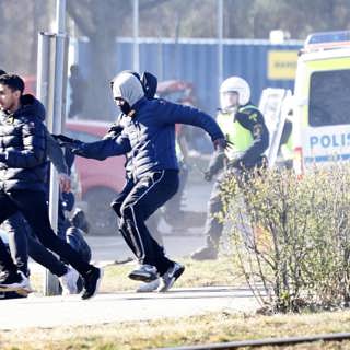 Malmöfotograf identifierade upploppsmakare för polisen, videoklander mot Expressen, Göteborgs-Posten tar vara på flyktingkompetens