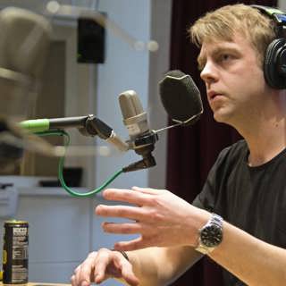 Författaren Christoffer Carlsson: "Jag insåg att jag kunde inte skriva mig ur det här, jag behövde hjälp"