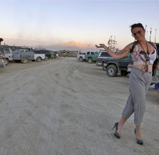 S09 E15 - Walking Circles In The Desert