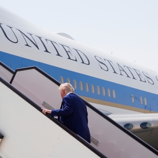 Trump's big beautiful Boeing from Qatar, and a trade war thaw