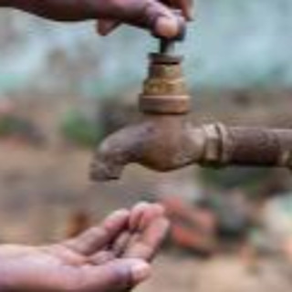 Coupures d’eau à Saint-Paul : dans la soirée d’hier, la colère éclate, des habitants bloquent la Route Royale