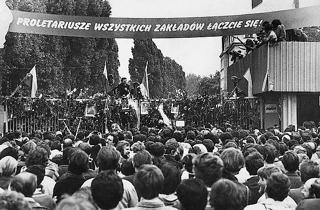 Polijā 13.decembrī atzīmē 1981.gadā ieviestā karastāvokļa laika upuru piemiņas dienu