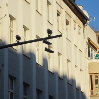 RS#01 2014: Who throws a shoe? €30 fine for sneakering in Berlin