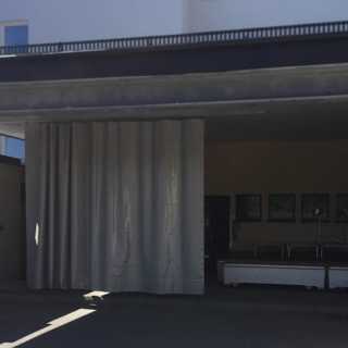 UNT spred bilden att bårhus förvarade kroppar på lastkaj, nätjättar i USA agerar mot hatiskt innehåll och Ebbe Carlsson-affären 1988