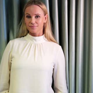 Sofia Helin lyfter fram drottningarnas historia: "Vill bli en röst för dem"