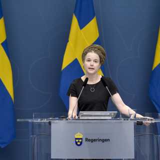 Sänkt ribba för corona-studier, ris och ros till krispaket, bor influencers på bondgård eller inte?