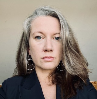 EP 22 On Europe, gender and sh*tposting with Róisín Michaux