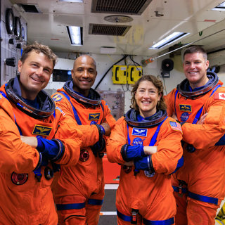 The astronaut health experiments of Artemis II