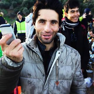 Glädje och tårar på flyktingön