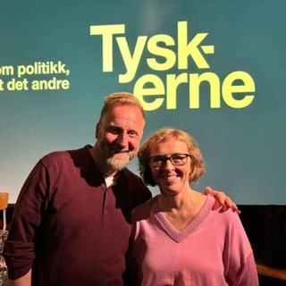 Episode 200. LIVE BURSDAG! Tema-bonanza med gjester på scenen og publikum i salen. 