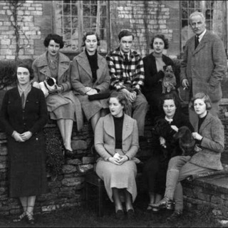 92. Mitford-systrarna – Familjen som splittrade en hel värld