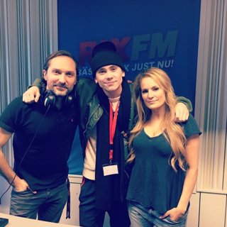 Felix Sandman sjunger live!