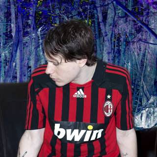 Jag hör fnittret från självmordsskogen