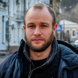 Ukraine's Frontline: A Conversation with Francis Farrell on Drones, North Korean Troops, and the War's Impact