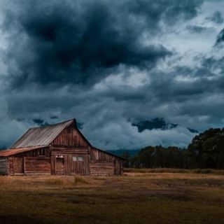 Rain in a Barn - 10 Hours Sleep Sound