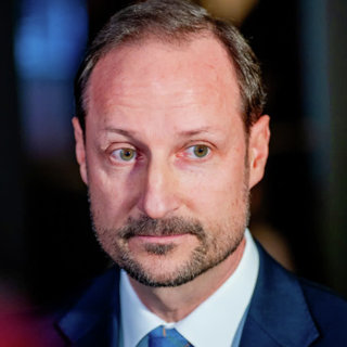 Blir vi holdt for narr av kongefamilien?