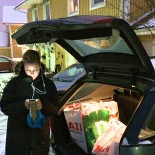 Maria nekad av socialen – får matkassar av främlingar på nätet