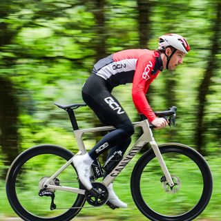 S1 Ep711: Cycling Shorter But Harder Makes It Better For Your Health | GCN Show Ep. 711