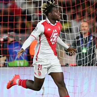 Five more teams secure winning starts as Raya preserves a point for Arsenal