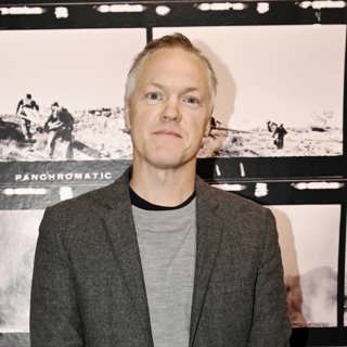 Offensiv nazistuthänging, public service-sammanslagning och läckt Nobelscoop