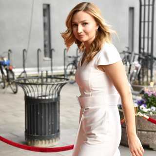 Ekot tysta om reporters islamistkoppling, programledare på SVT hyllade sin pojkvän i TV, ris och ros till krönika om Ebba Buschs klänning